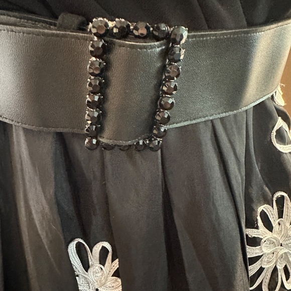 Laura Dress Size 6 BEAUTIFUL Cut and Style - Picture 5 of 7